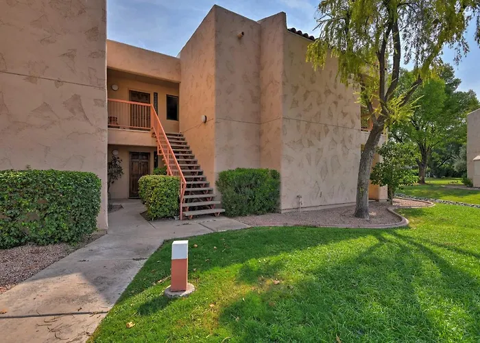 Dom wakacyjny Retreat W/ Patio & Greenbelt Views! Scottsdale