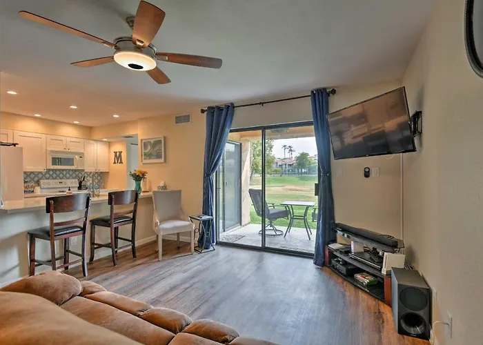 Retreat W/ Patio & Greenbelt Views! Dom wakacyjny