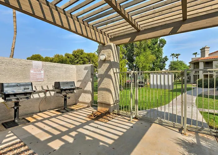 Dom wakacyjny Retreat W/ Patio & Greenbelt Views! *