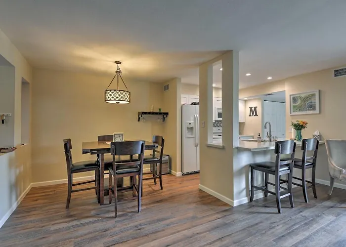 Dom wakacyjny Retreat W/ Patio & Greenbelt Views! Scottsdale