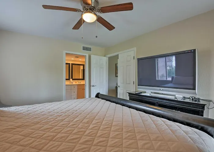 Dom wakacyjny Retreat W/ Patio & Greenbelt Views!