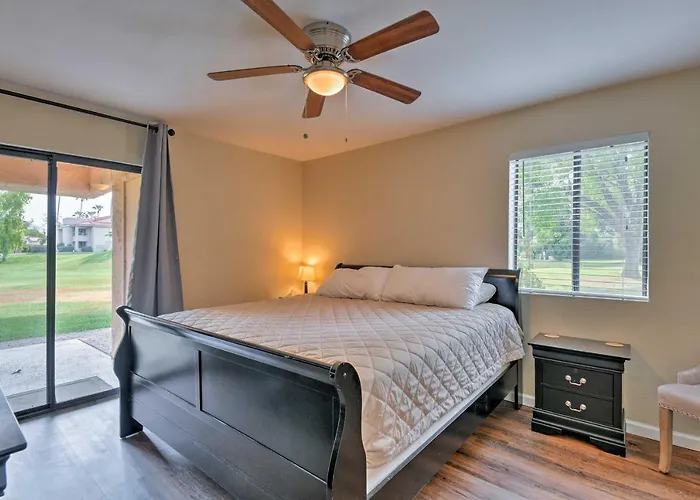 Retreat W/ Patio & Greenbelt Views! Dom wakacyjny *