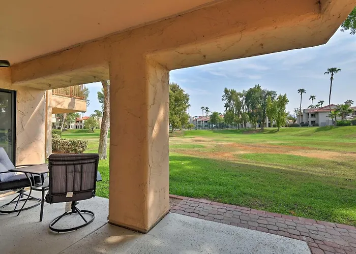 Retreat W/ Patio & Greenbelt Views! Dom wakacyjny *